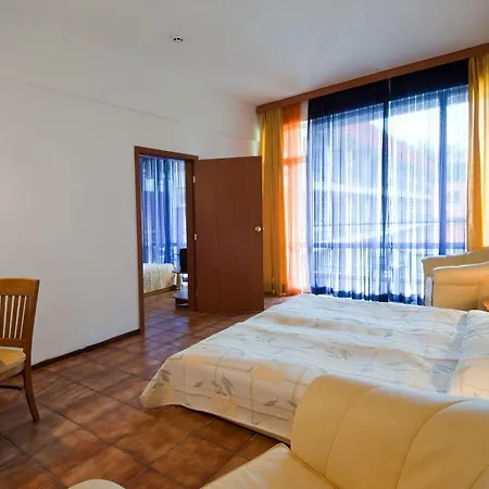 Regina Hotel 3*