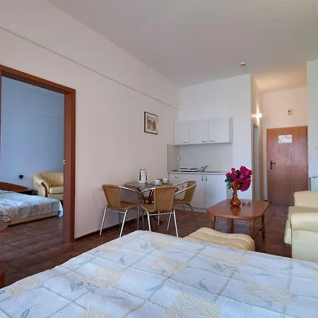 Regina 3* Napospart